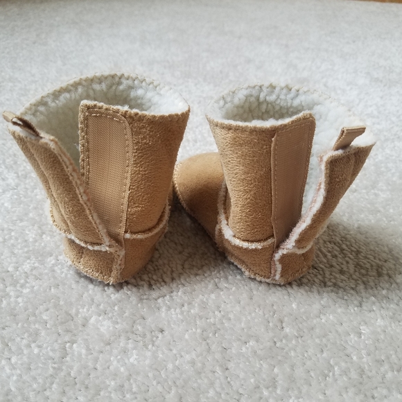 NWOT Gap Shearling Booties 3-6 Months - Picture 4 of 6